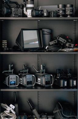 Digital Camera - Mirrorless with Lenses