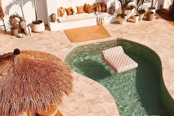 Outdoor Photoshoot Location with Pool and Arches, Dubai and Sharjah 4