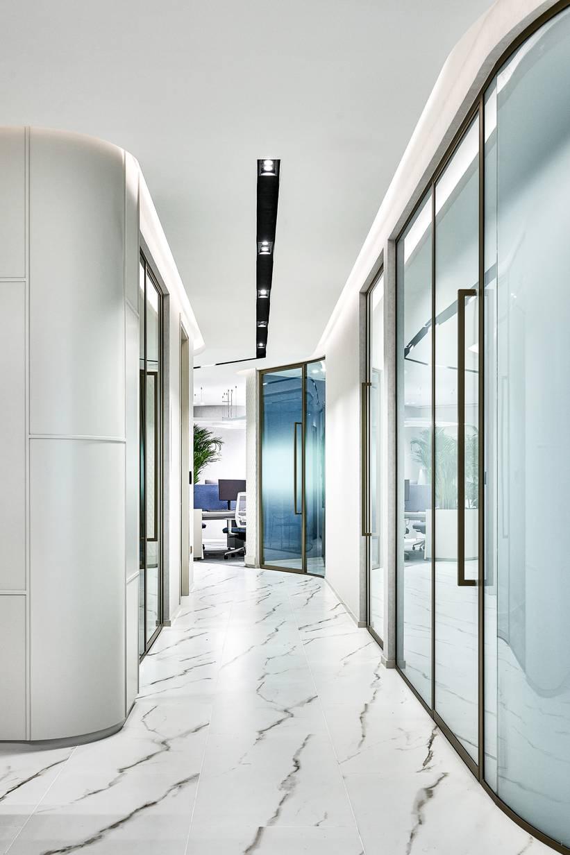 Bespoke Luxury Office Space For Photoshoot and Hourly Bookings — photo 4