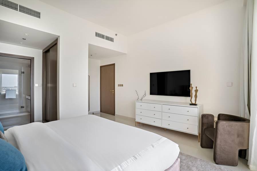 New Unit Luxury 2-BR Beachfront Full Sea View - Grand Bleu Elie Saab Emaar Beach Front — photo 43
