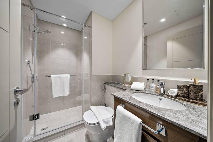New Luxe Living 3 BR | High Floor | Burj Khalifa | Fountain View 4