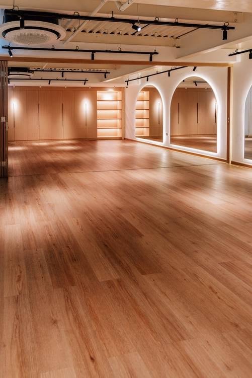 Indoor Multi-Purpose Wooden Studio Space — photo 2