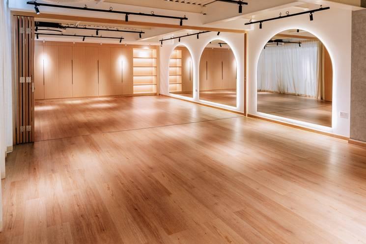 Indoor Multi-Purpose Wooden Studio Space — photo 4