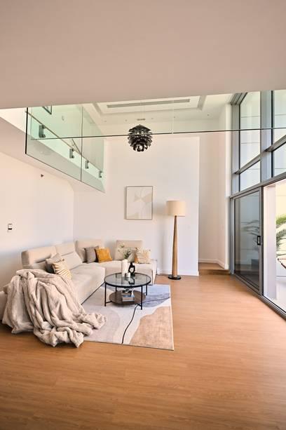Skyline Views Loft with Huge Terrace and Stylish Decor — photo 2