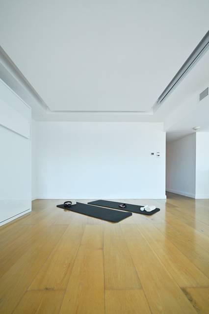 Skyline Views Loft with Huge Terrace and Stylish Decor — photo 24