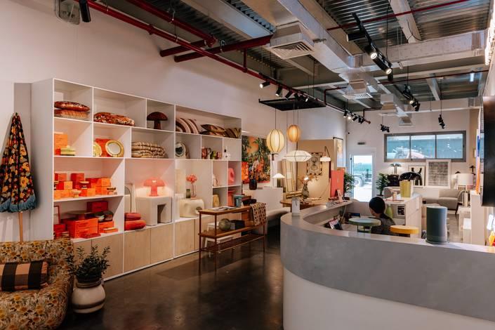 Stylish Decor and Interior Design Showroom for Photo Shoot Projects and Small Events — photo 18
