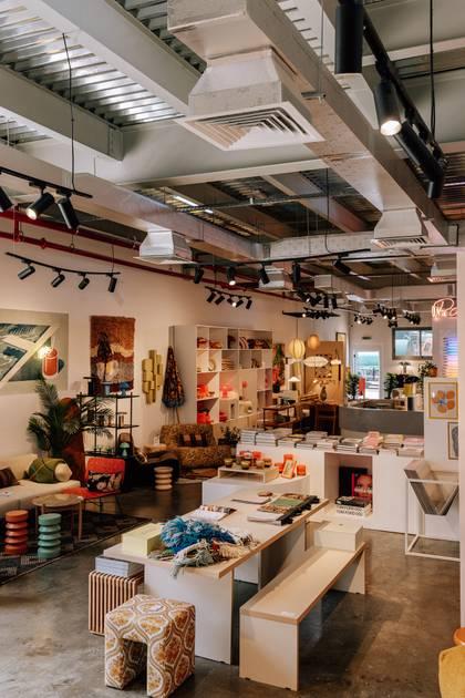 Stylish Decor and Interior Design Showroom for Photo Shoot Projects and Small Events — photo 38