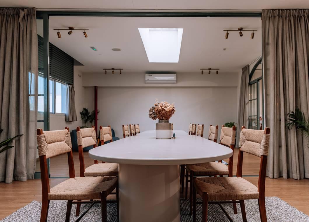 Full Meeting Room Space for Meetups, Gatherings and Workshops or Concept Photoshoots — photo 4