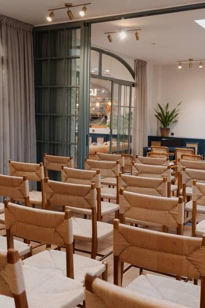 Full Meeting Room Space for Meetups, Gatherings and Workshops or Concept Photoshoots — photo 12