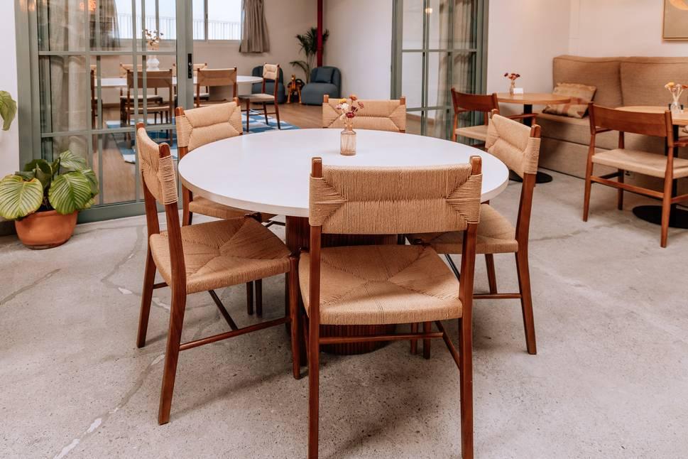 Meeting Room + Adjacent Limited Cafe Space for Meetups, Gatherings and Workshops or Concept Photoshoots — photo 8