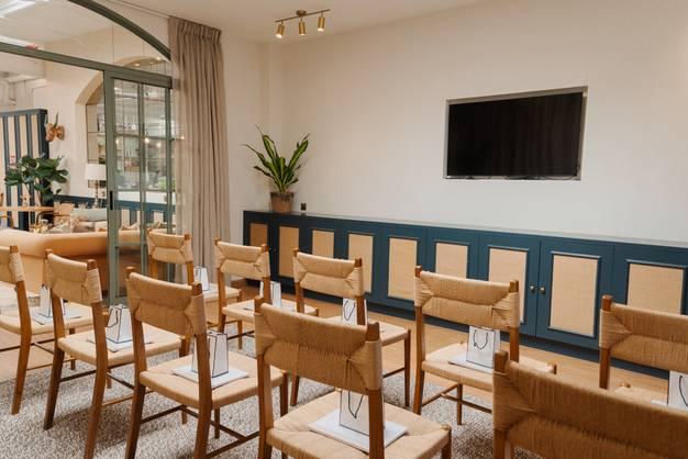 Meeting Room + Adjacent Limited Cafe Space for Meetups, Gatherings and Workshops or Concept Photoshoots — photo 6