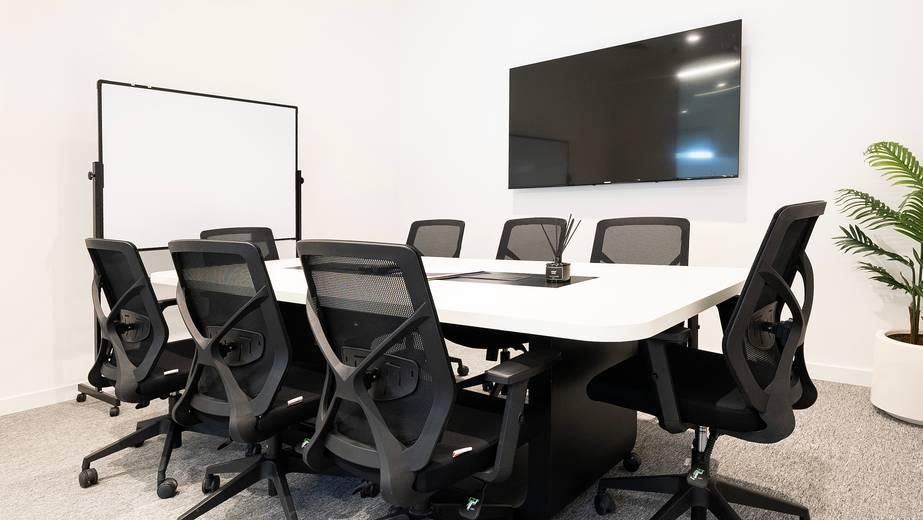 Stylish Private Office for Photoshoots & Team Meetings 3