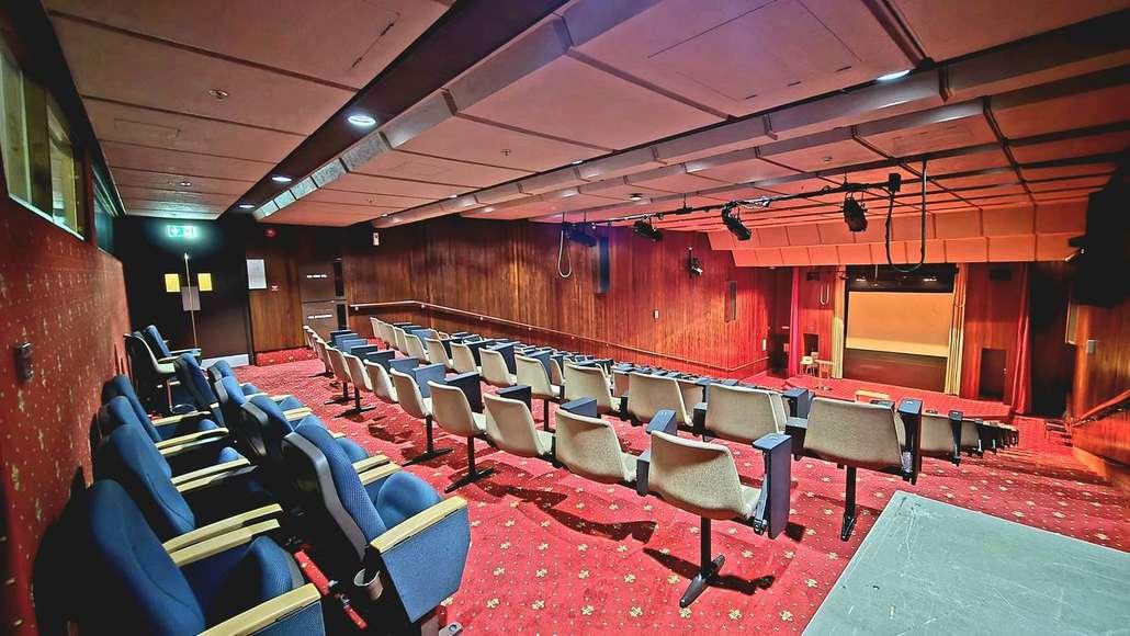 Retro Theater Space for Photoshoots & Creative Productions — photo 9