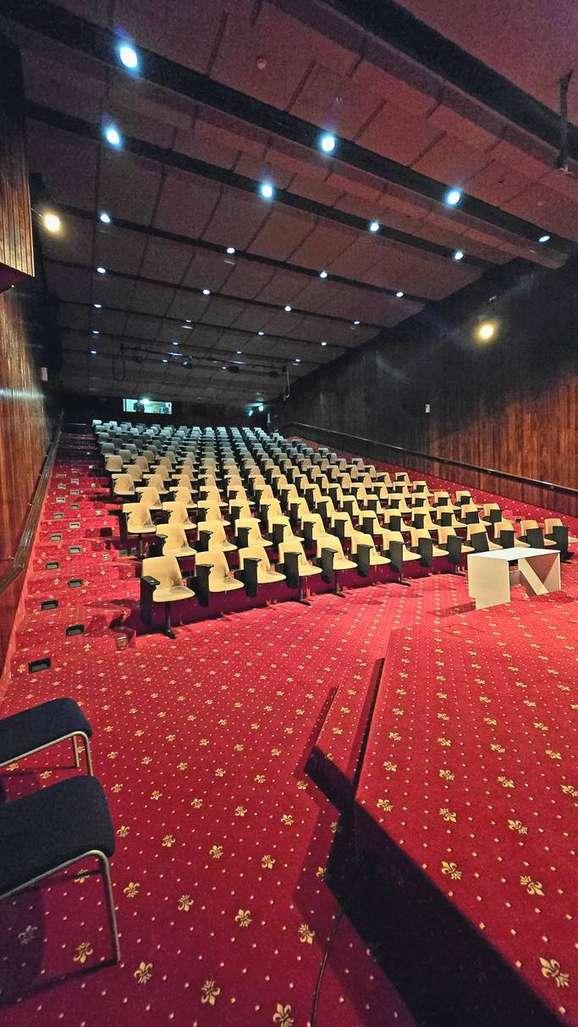 Retro Theater Space for Photoshoots & Creative Productions — photo 4