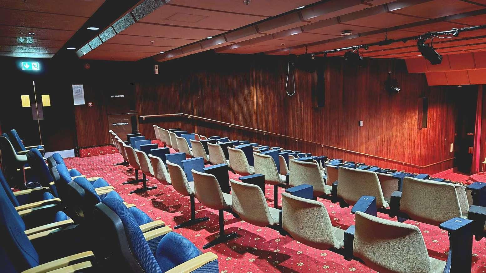 Retro Theater Space for Photoshoots & Creative Productions — photo 3