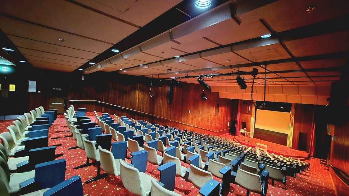 Retro Theater Space for Photoshoots & Creative Productions — photo 8