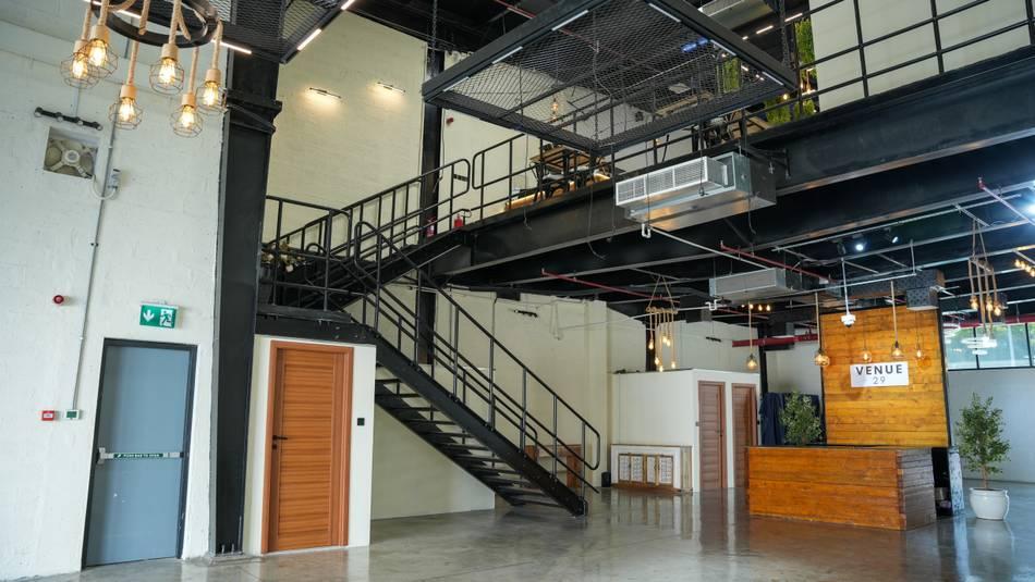 Multi-use Blank Warehouse Space Perfect for Photoshoots 4