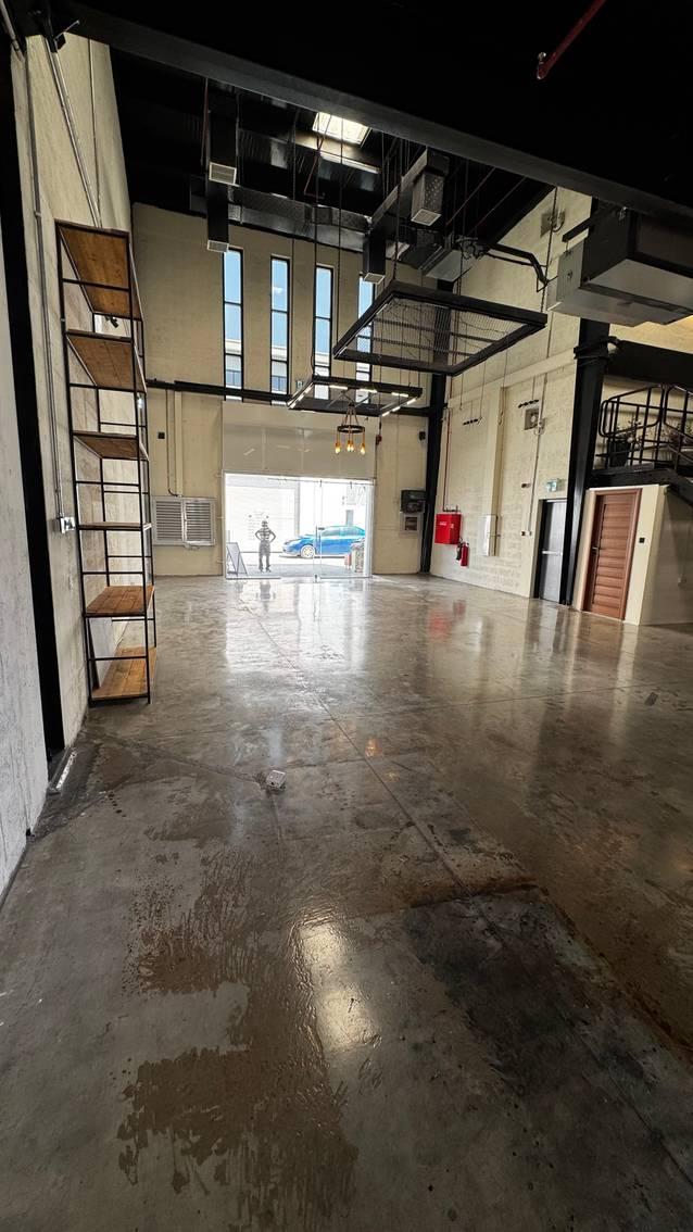 Multi-use Blank Warehouse Space Perfect Branch Launches and Private Photoshoots — photo 2