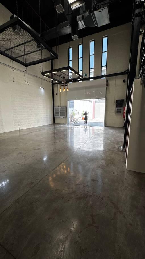 Multi-use Blank Warehouse Space Perfect Branch Launches and Private Photoshoots — photo 7