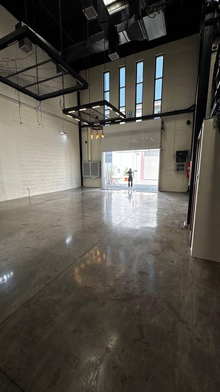 Multi-use Blank Warehouse Space Perfect Branch Launches and Private Photoshoots — photo 7