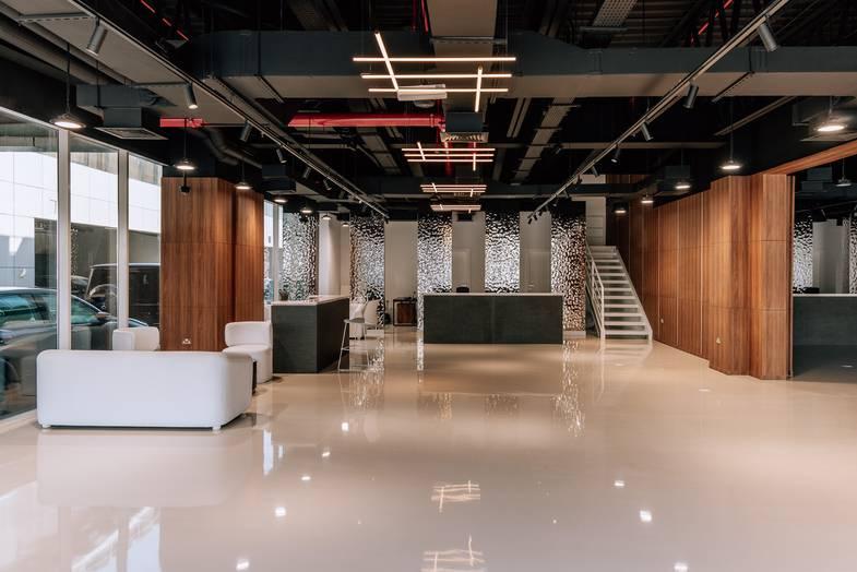 Modern Blank Canvas Showroom for Shoots, Events & Creative Use — photo 10