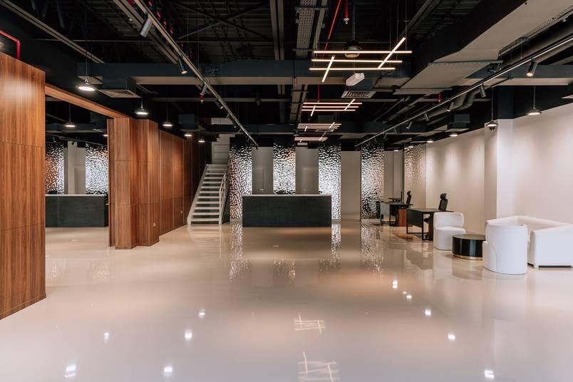 Modern Blank Canvas Showroom for Shoots, Events & Creative Use — photo 21
