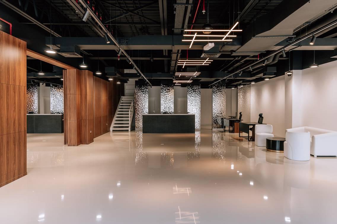 Modern Blank Canvas Showroom for Shoots, Events & Creative Use — photo 21