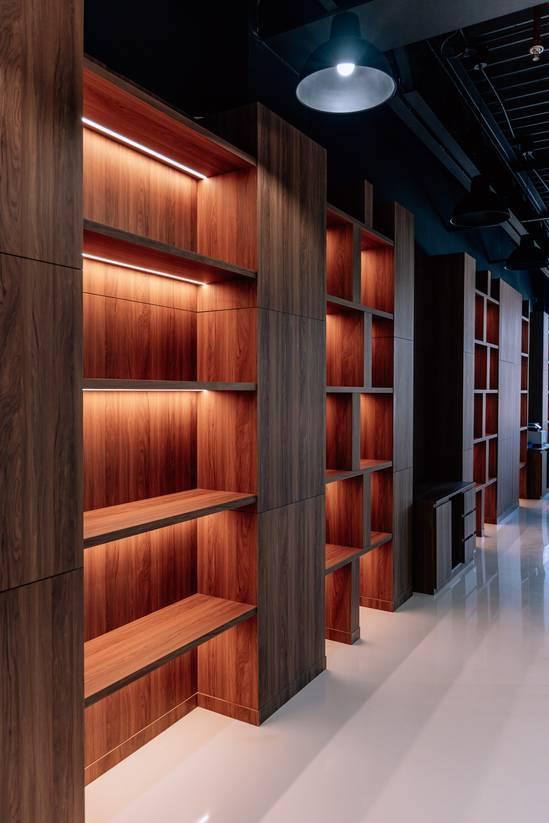 Modern Blank Canvas Showroom for Shoots, Events & Creative Use — photo 11