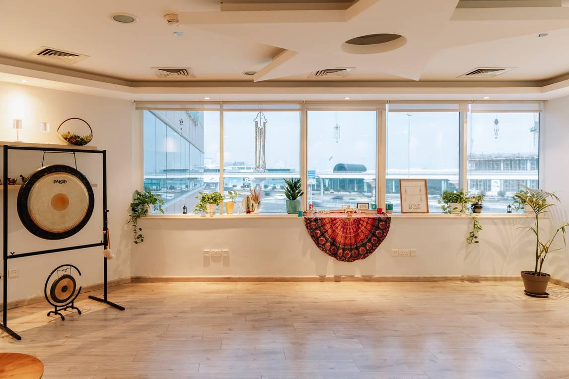 Peaceful, serene rooms for workshops, teaching and private counseling. Can be used for any photoshoot. — main photo