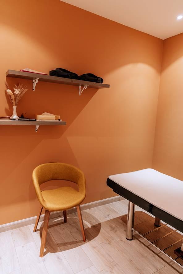 Peaceful, serene rooms for workshops, teaching and private counseling. Can be used for any photoshoot. — photo 16