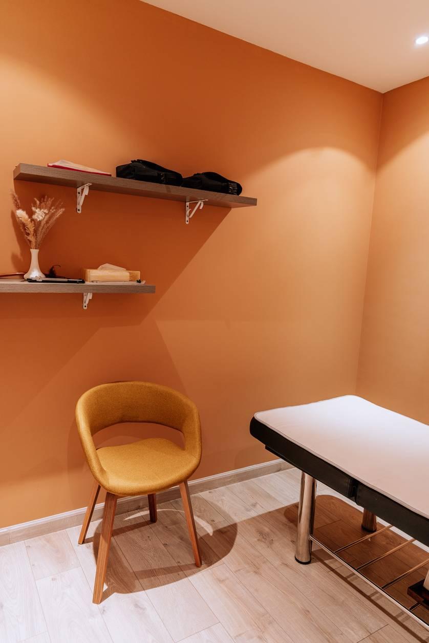 Peaceful, serene rooms for workshops, teaching and private counseling. Can be used for any photoshoot. — photo 16