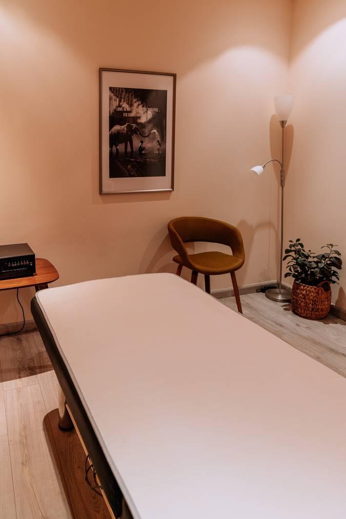 Peaceful, serene rooms for workshops, teaching and private counseling. Can be used for any photoshoot. — photo 12