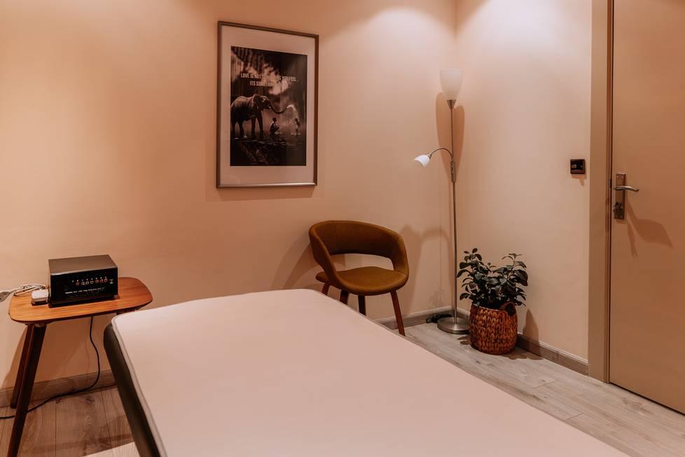Peaceful, serene rooms for workshops, teaching and private counseling. Can be used for any photoshoot. — photo 13