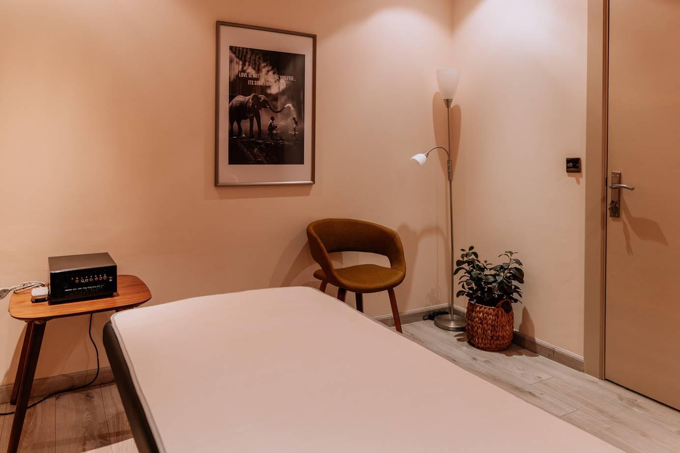 Peaceful, serene rooms for workshops, teaching and private counseling. Can be used for any photoshoot. — photo 13