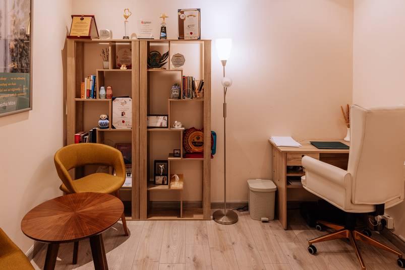 Peaceful, serene rooms for workshops, teaching and private counseling. Can be used for any photoshoot. — photo 14