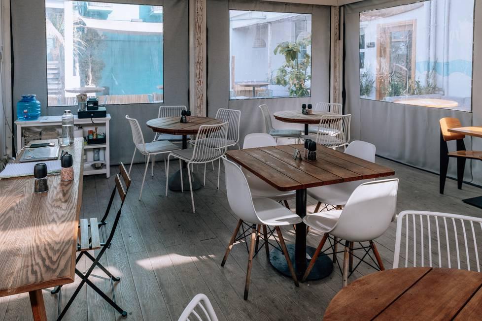SURF HOUSE DUBAI - OUTDOOR — photo 9