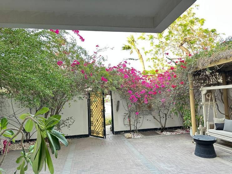 Eclectic Boho-Chic Villa with Pool, Studio Vibes & Artistic Corners in Dubai — photo 2