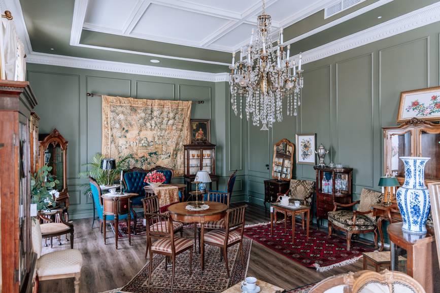 A vintage styled space for photo shoot, filming and podcasts — main photo