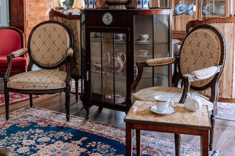 A vintage styled space for photo shoot, filming and podcasts — photo 8