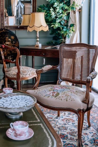 A vintage styled space for photo shoot, filming and podcasts — photo 4