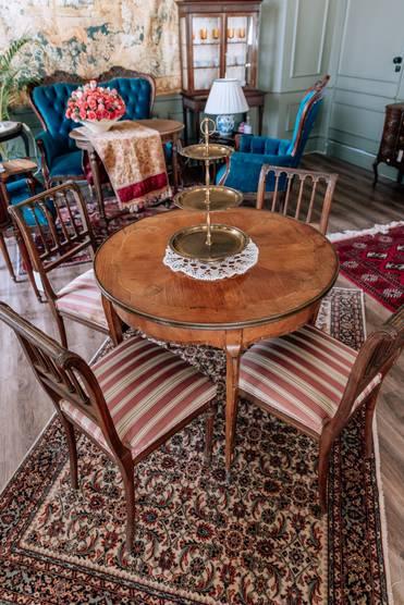 A vintage styled space for photo shoot, filming and podcasts — photo 13