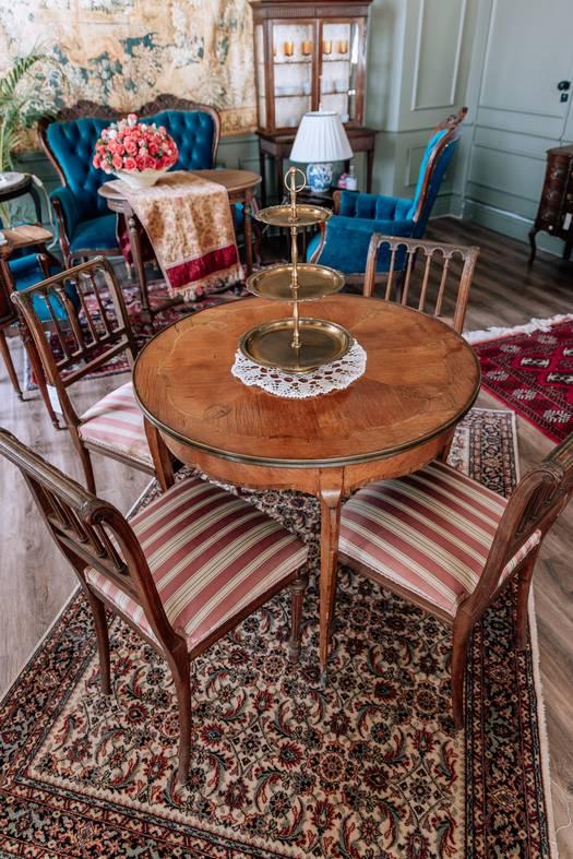 A vintage styled space for photo shoot, filming and podcasts — photo 13