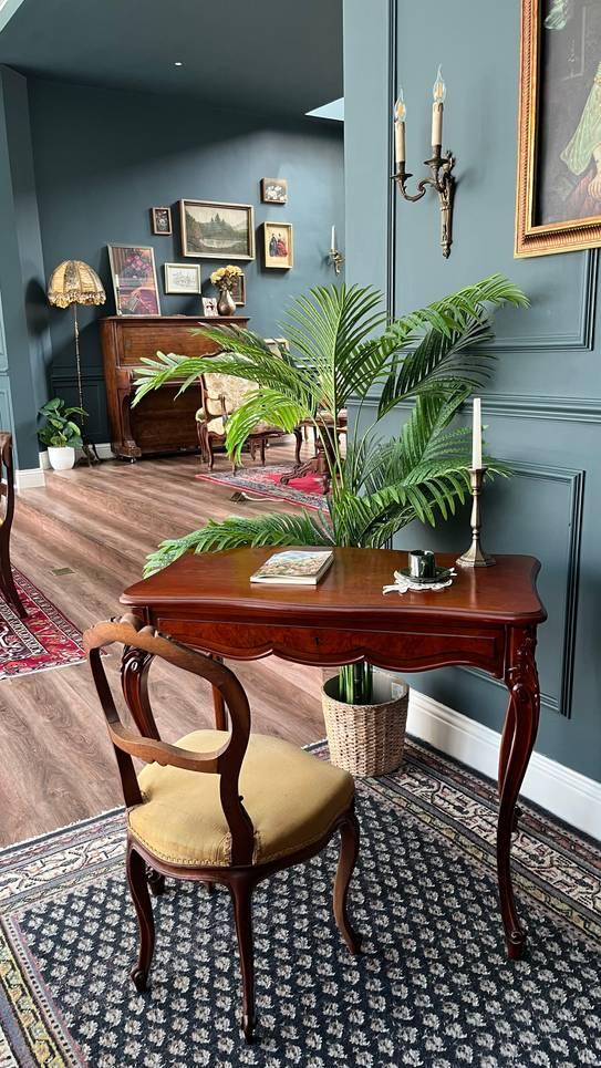A vintage styled space for photo shoot, filming and podcasts — photo 12