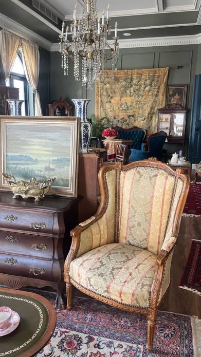 A vintage styled space for photo shoot, filming and podcasts — photo 17