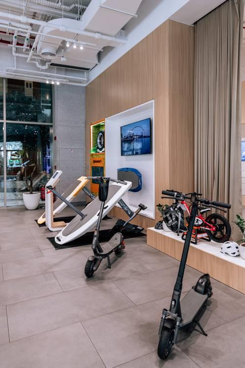 EVLAB E-Mobility Experience Center 4