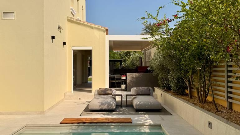 Elegant, modern open plan mediterranean style villa. — main photo