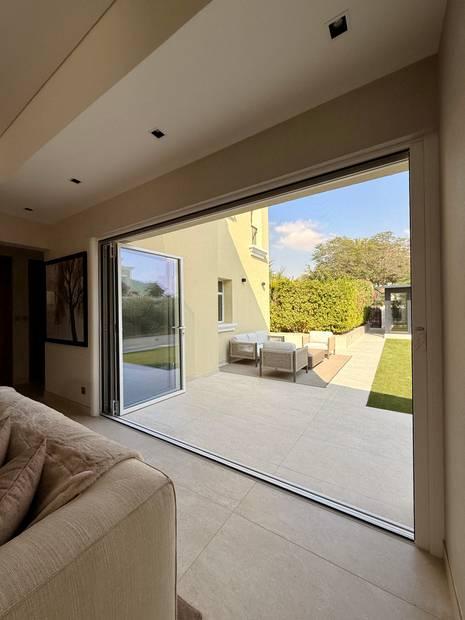 Elegant, modern open plan mediterranean style villa. — photo 22