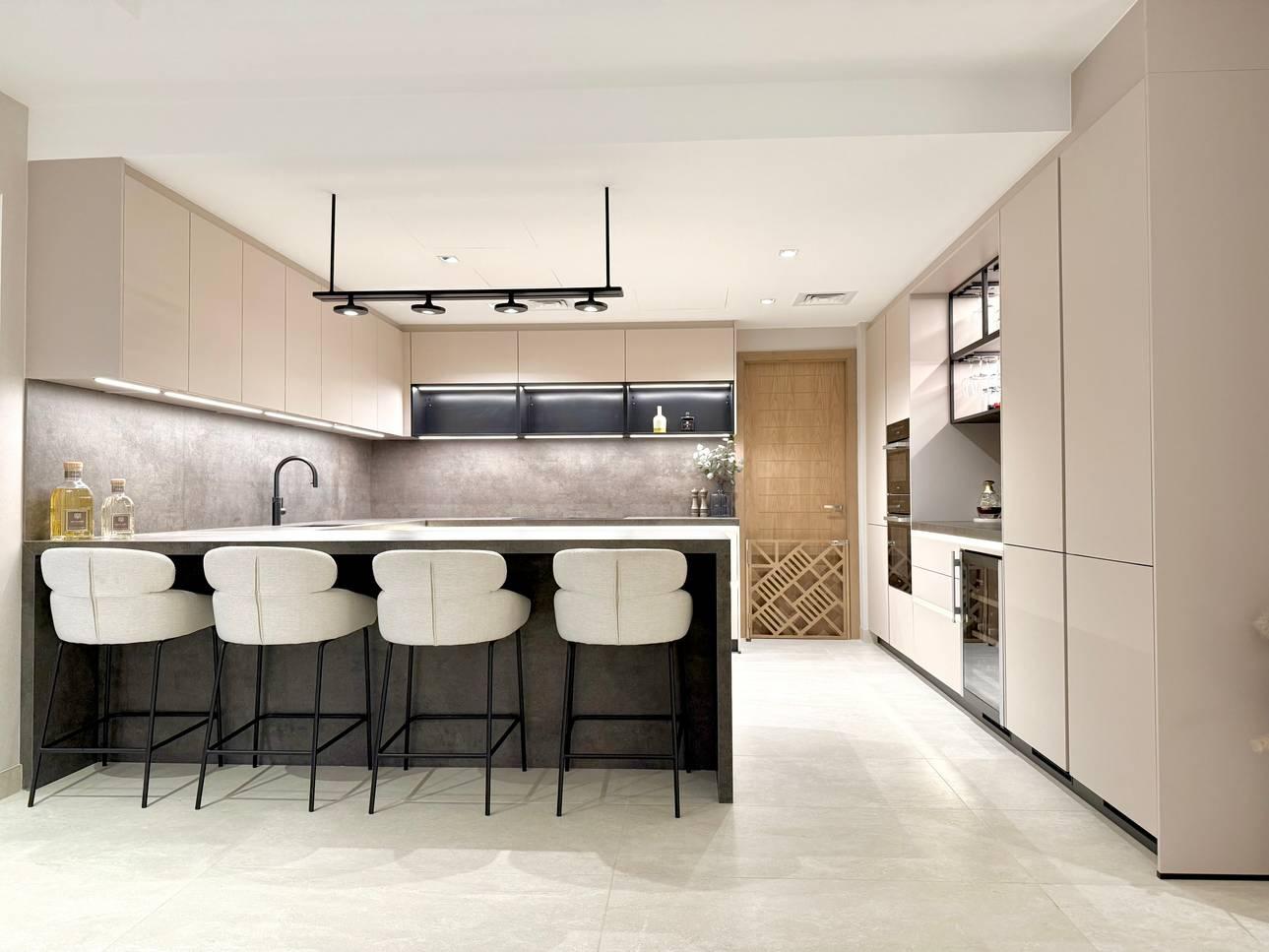 Elegant, modern open plan mediterranean style villa. — photo 11