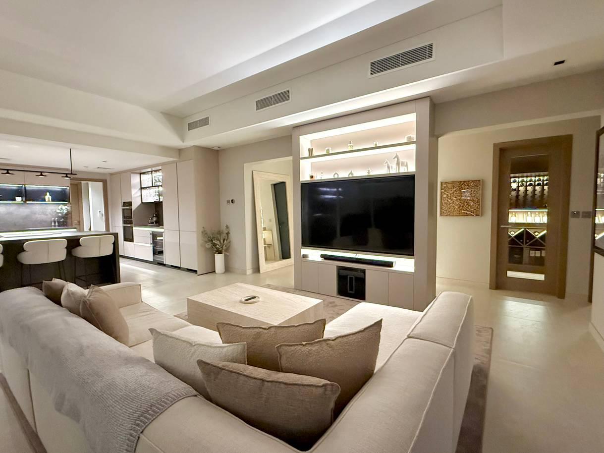 Elegant, modern open plan mediterranean style villa. — photo 3