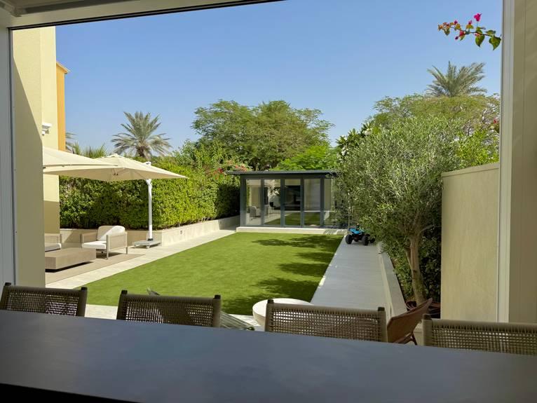 Elegant, modern open plan mediterranean style villa. — photo 12
